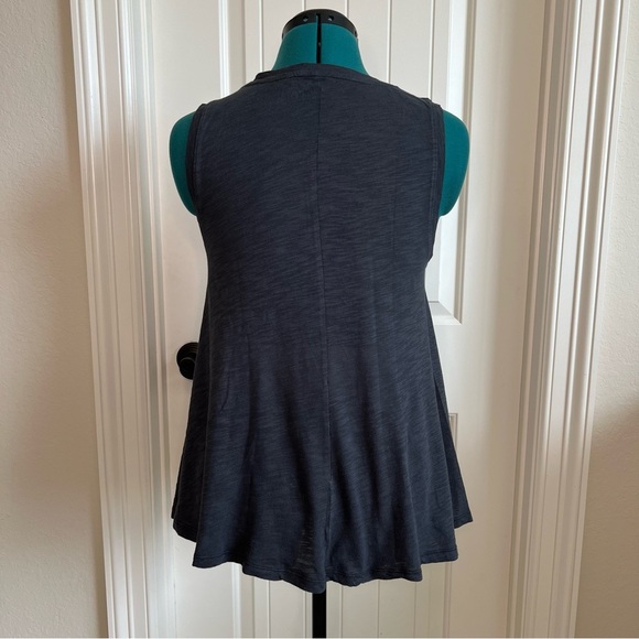 2/$30 GAP Charcoal Grey Boxy Relaxed Tank Top - Picture 4 of 6